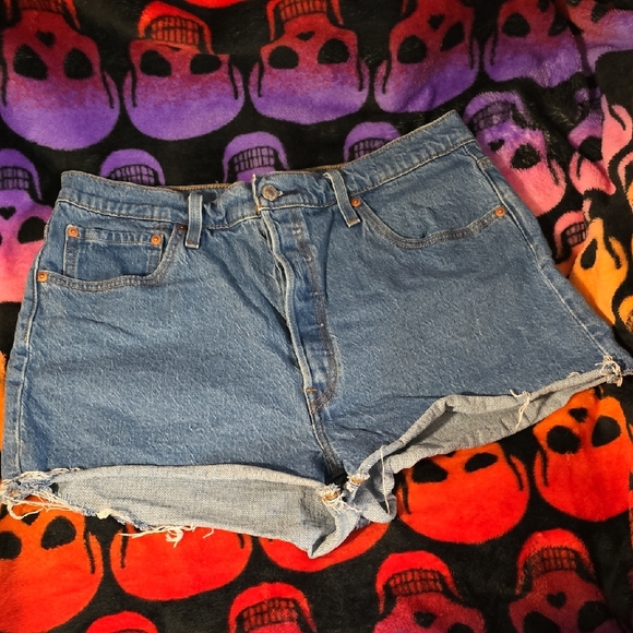 Levi's Classic Blue Jean Shorts, NWOT - Picture 1 of 6